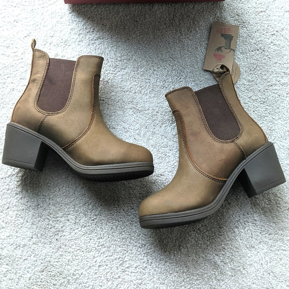 Kodiak Shoes - NIB🎉HP Kodiak Waterproof Leather Chelsea Boots